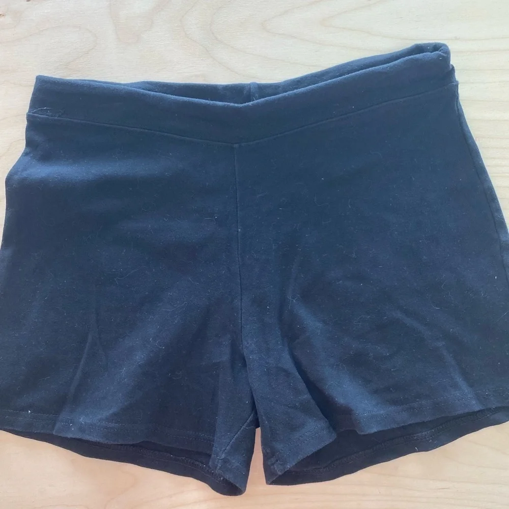 I. C. Fashions Shorts size Medium (FM)
